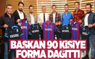 Başkan forma dağıttı