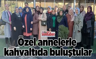 Özel annelerle kahvaltıda buluştular
