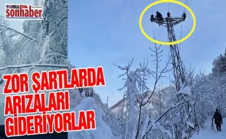 Zor şartlarda  arızaları gideriyorlar